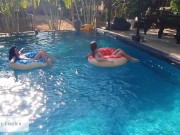 Preview 1 of Две голые девушки дурачатся в бассейне