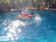 Preview 2 of Две голые девушки дурачатся в бассейне