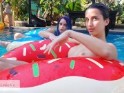 Preview 4 of Две голые девушки дурачатся в бассейне
