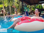 Preview 5 of Две голые девушки дурачатся в бассейне