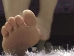 @tici_feet tici feet ig tici_feet rubbing feet with lilac toenails preview