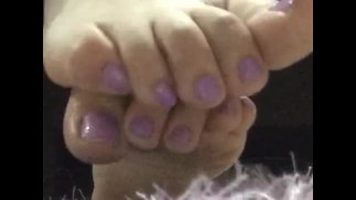 @tici_feet tici feet ig tici_feet растирание ног сиреневыми ногтями на ногах предварительный просмотр