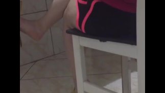 tici feet @tici_feet IG baumelnder gelber High Heel & Schuhspiel (Vorschau)