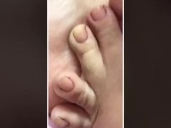 @tici_feet IG tici feet tici_feet taking off polish toenail