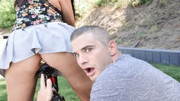 TeamSkeet - 抽烟的辣妹米兰达米勒自行车坏了，最终得到了她的屁股和阴户他妈的