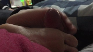 Gamer Girl Ignores You During Toejob