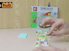 This Lego greengrocer lady loves big carrots (Sembo 601116)