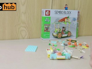 This Lego greengrocer lady_loves big carrots (Sembo 601116)