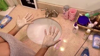 Jenna Foxx Demonstrates How To Wash Your Hands
