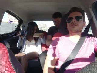 Teniendo sexo con una bonita latina en el Uber screenshot number 1