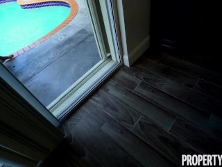 PropertySex Bikini Cutie Helps Her Stressed Out Roommate Relax screenshot number 1