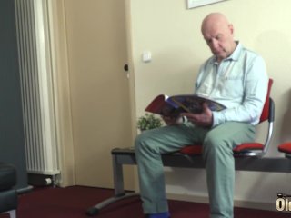 Sexy nurse gives handjob and blowjob to grandpa screenshot number 1