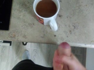 My flatmate ask me for coffee with milk