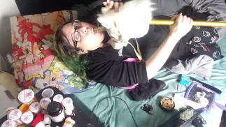 Курение фетиша с порно единорогом Бьорном