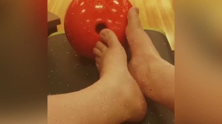 Bowlen - Bowlingbaan - Voetmassage teaser - Voet Fetish