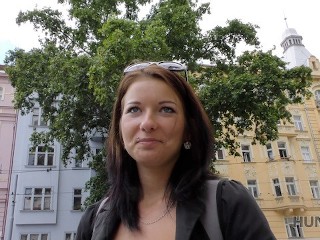 HUNT4K. Denisse Viene a Praga Para Divertirse Pero no Para Museos Aburridos