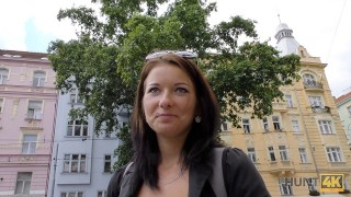HUNT4K. Denisse komt naar Praag om plezier te hebben, maar niet voor saaie musea