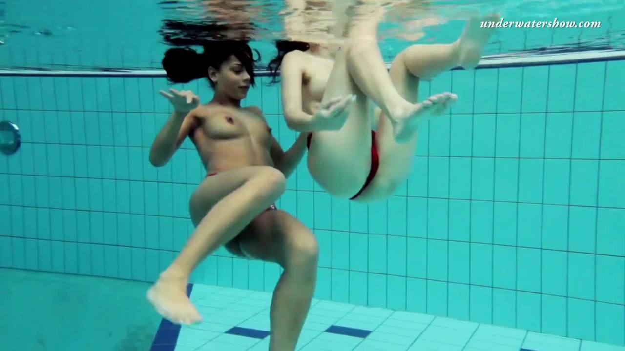  水泳インストラクター（画像）nude Nina Markova and Zlata Oduvanchik Swimming Naked in the Pool - Pornhub.com