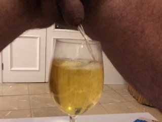 Meando en una copa
