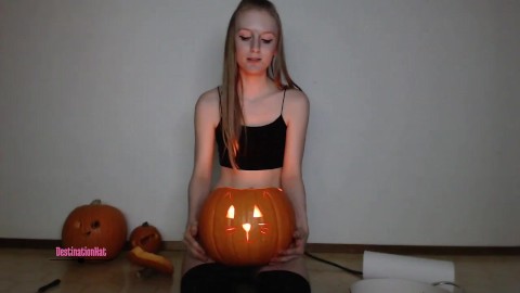 DestinationKat Pumpkin Carving Cam Show