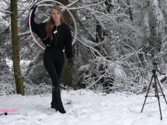 Video DestinationKat Hoops In The Snow