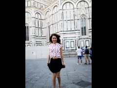 Susy Blue flashing in Florence (Italy)