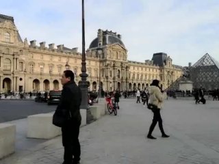 Susy Blue flashing in front of the Louvre (Paris)