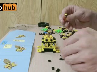 Building an awesome Lego bee while stuck at home because of thecoronavirus