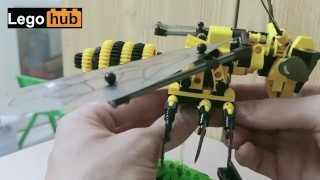 Een geweldige Lego bij bouwen terwijl ze thuis vastzit vanwege het coronavirus