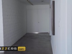 Brazzers - Hot stepmom Katie Monroe fucks stepdaughter's bf - Screenshot 3 of 16 - Pornohub