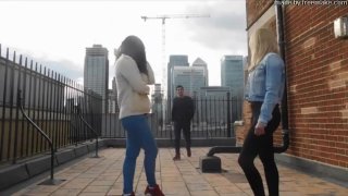 Boquete Trio No Telhado Em Londres