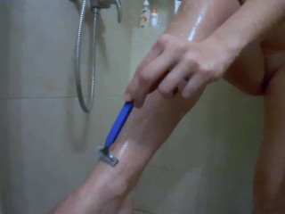 Meine Heiße Stiefmutter Rasiert Lange Beine! MILF & Hotwife Unter Der Dusch