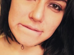 Exploring the Vore Queen's Mouth