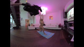 VR180 Realidad virtual detrás de escena de mí filmando a mi amigo Amanda Yoga