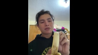 Transexual banana mamada 