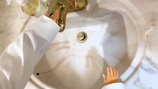 唐纳德·特朗普失去了童贞！他第一次洗手！