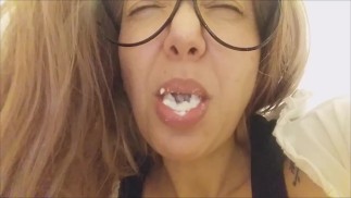 嘴巴很饱。.我几乎想吐