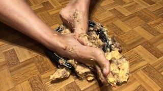 Sexy voeten verpletteren hete nacho's. Warm en tintelijk! Ik kon niet stoppen met giechelen.