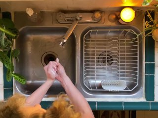 BLONDE LESBIAN WASHES HER HANDS LIKE THE GOOD GIRL SHE IS - SEXXXY TIME