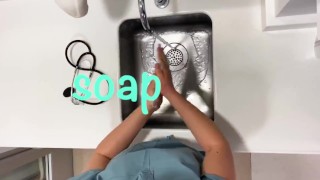 Enfermera touchy con manos naturales se limpia - atrapada en la cámara!!!