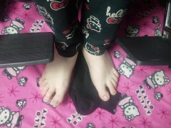 Foot Fetish: Wiggle Your Toes Ad Nauseum Til Orgasm. - Screenshot 14 of 16 - Wiggle