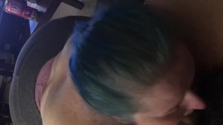 Pawg con cabello azul chupa y folla