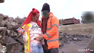 Baustellen Arbeiter fickt rothaariges Teen bei der Arbeit ohne Kondom