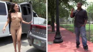 BANGBROS - Jeden chlápek to nedokázal dostat na Vicki Chase, druhý udělal Grea