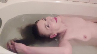 Некоторым нравится замедленная съемка длинных волос в воде фетиш видео