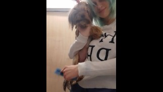 Расчесываюсь сама и расчесываю свою собаку)