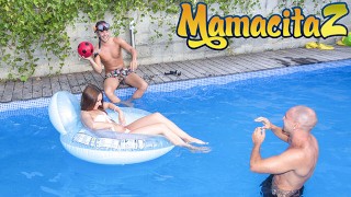 Chicas Loca - Trío de fiesta en la piscina Stacy Snake rusa - MAMACITAZ