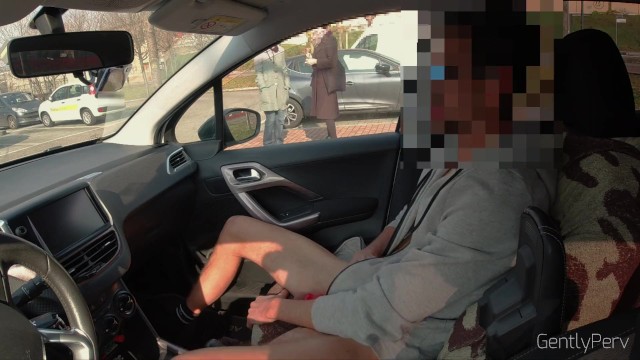 DICK FLASH CAR Part 2. La Troia Infila La Mano e Mi Fa Godere