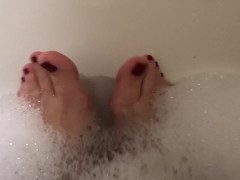 Q15 - Red Toes In The Bath