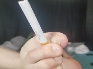 Smoking Feetish: Trans Goth Girl Fuma Cigarro com Os Pés (60fps)